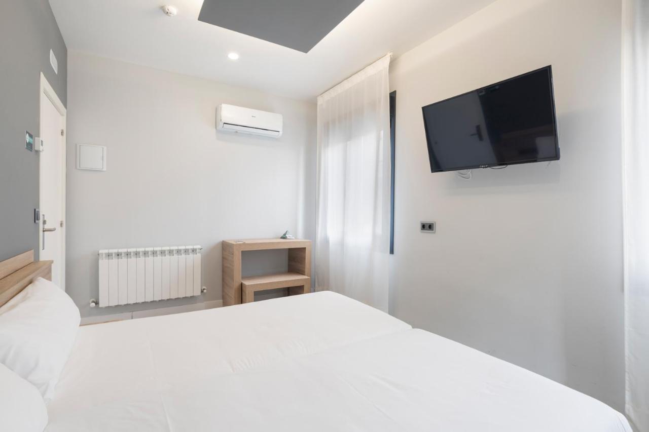 Albergue Alda Pilgrim Ponferrada Esterno foto