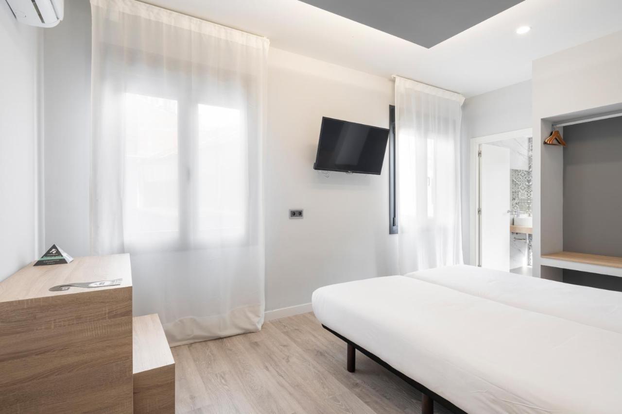 Albergue Alda Pilgrim Ponferrada Esterno foto
