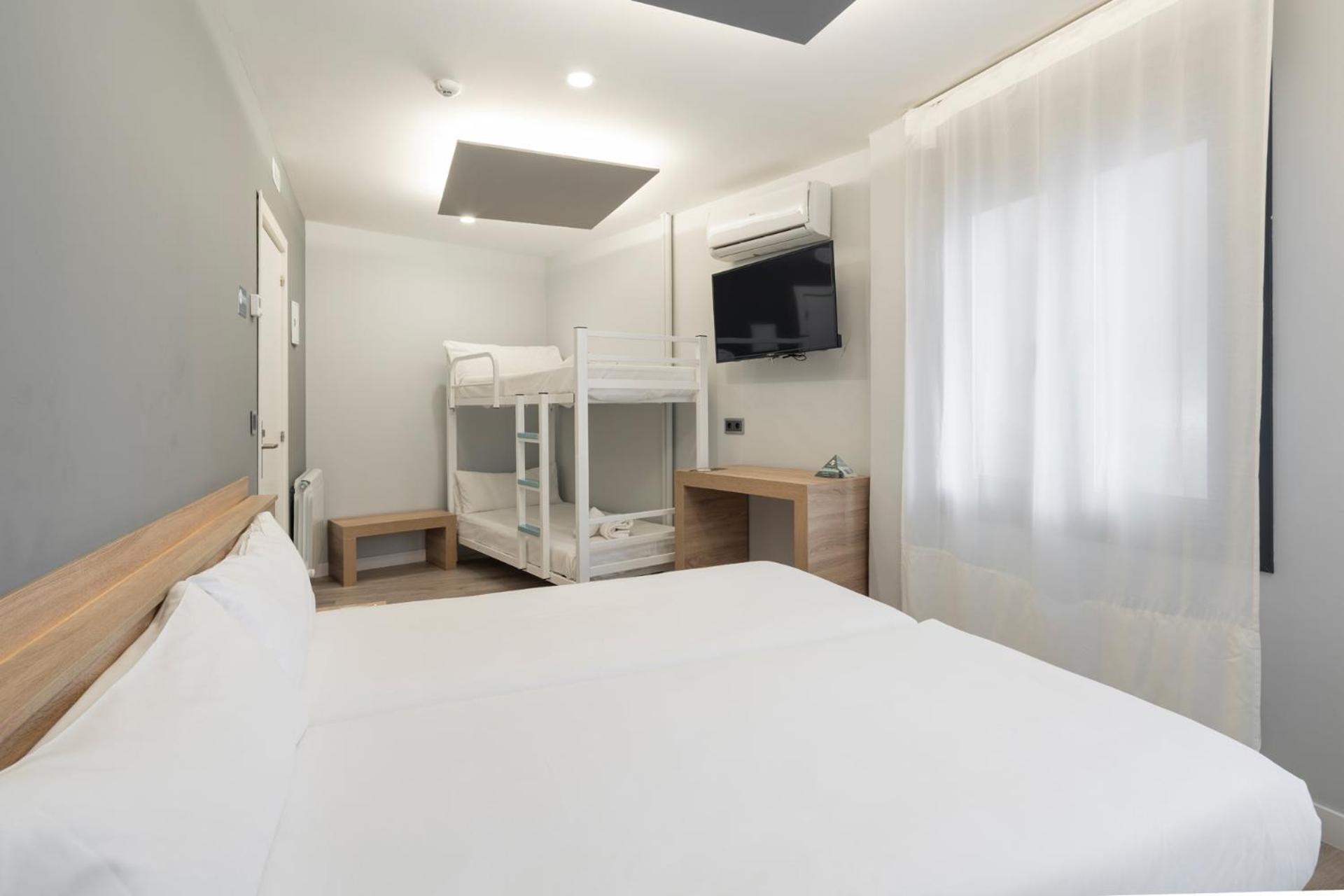 Albergue Alda Pilgrim Ponferrada Esterno foto